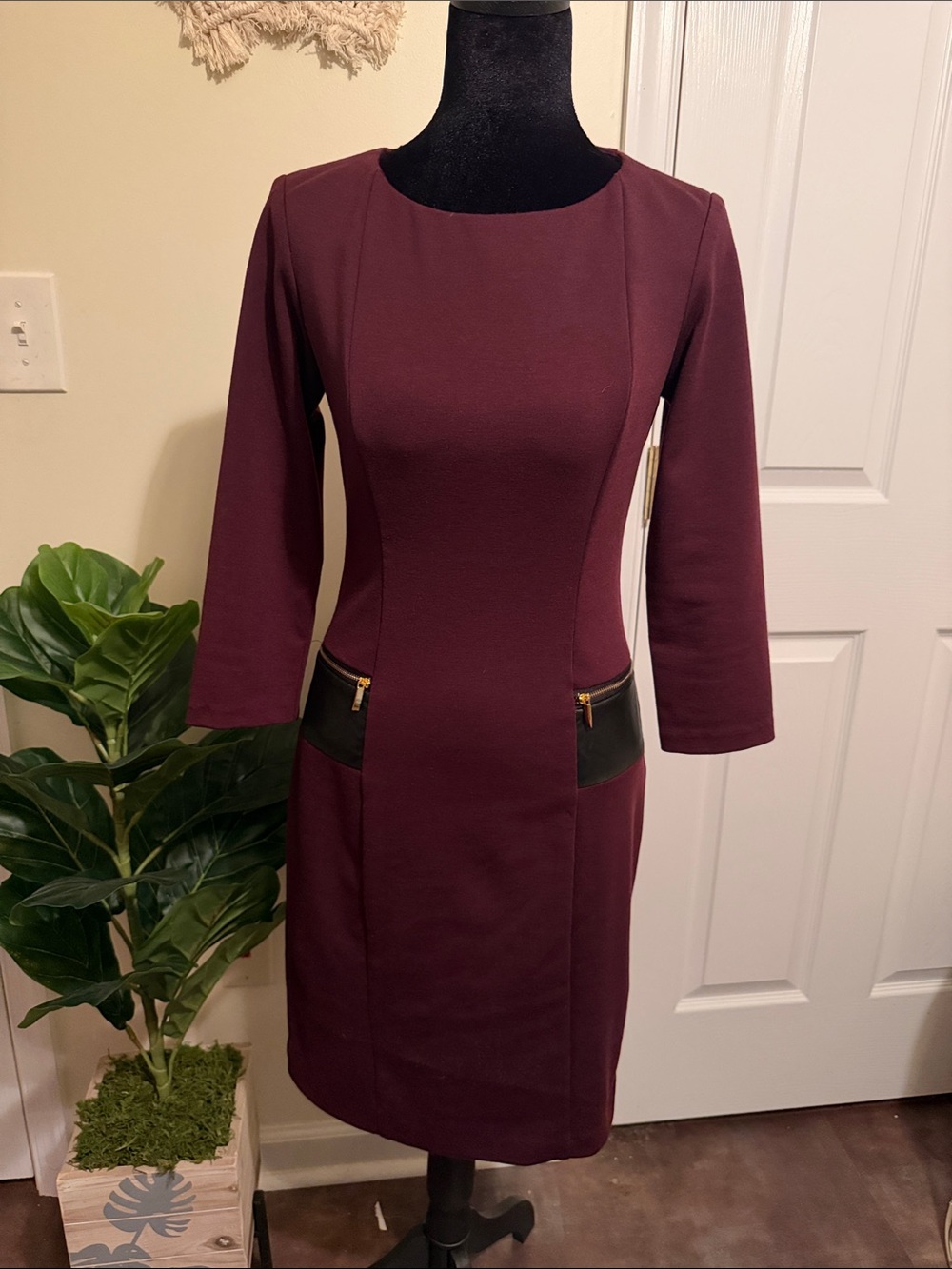 Women's Plum Sheath Dress with Faux Leather Zip Pockets